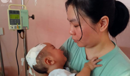 Sinh ra nặng chỉ 1kg, bé trai 14 tháng tuổi đau đớn chống chọi với căn bệnh quái ác