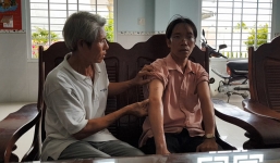 Cướp táo tợn dùng roi điện tấn công chủ tiệm vàng, chiếm đoạt hơn 2 tỷ đồng