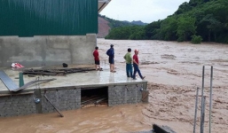 Chủ tịch TP Vinh và đoàn cán bộ đi du lịch đúng thời điểm bão vào: 'Chỉ là nghỉ phép thôi'