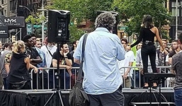 Mỹ: Tin vào nàng thơ trên Tinder, mấy trăm anh đàn ông bị lừa gặp nhau giữa quảng trường