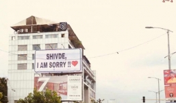 Hy hữu: Thanh niên chiếm dụng hơn 300 biển quảng cáo để đăng lời xin lỗi bạn gái