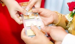 Con dâu bỏ qua lời khuyên của mọi người, 'dũng cảm' đưa vàng cưới cho mẹ chồng giữ và cái kết bất ngờ