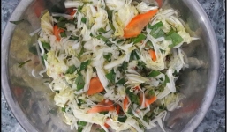 Một con gà vợ trẻ chế được nồi cháo và món gỏi ngon lành vẫn bị chê, chị em tìm mãi mới ra nguyên nhân