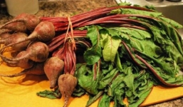 Bà mẹ nội trợ 'phù phép' bó rau héo rũ rượi thành tươi như vừa mới hái bằng cách cực dễ, chị em đua nhau làm theo