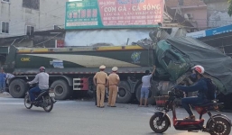 Sau 2 tháng bị xe đầu kéo tông sập nhà, gia chủ gửi đơn kêu cứu vì chưa được đền bù