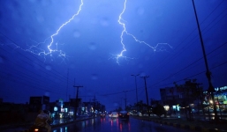 Áp thấp nhiệt đới di chuyển về hướng đảo Đài Loan, Hà Nội oi nóng, chiều tối mưa giông