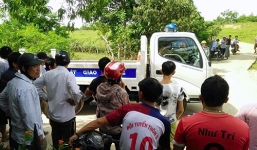 Chui xuống gầm xe bồn chơi, bé gái 16 tháng tuổi bị cán chết thương tâm