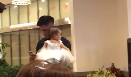 Sự thật đằng sau anh chồng quốc dân điển trai 'bế con cho vợ ăn tiệc' đang được chia sẻ chóng mặt trên MXH