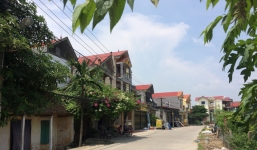 Chồng tự tử khi vợ tuyên bố vỡ nợ: Đạp xe đạp cũ, đội nón lá rách đi huy động tiền