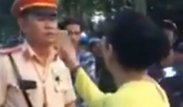 Người phụ nữ chửi bới CSGT Bà Rịa: 'Tháng 7 âm lịch không muốn gặp sự cố nên đưa tiền cho CSGT'