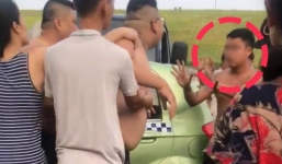 Hà Nội: Hung hăng dọa nạt sau va chạm giao thông, tài xế taxi xăm trổ bị 'phản dame' bởi 2 thanh niên to béo như võ sĩ sumo