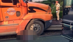 Cặp đôi phượt thủ bị xe container tông thương vong