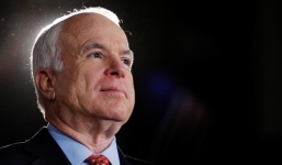 Những tiết lộ về cuộc đời của Thượng nghị sĩ John Mccain