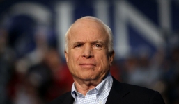 Nhà trắng treo cờ rủ tưởng nhớ thượng nghị sĩ John MCcain
