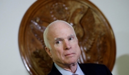 Thượng nghị sĩ John McCain qua đời
