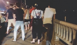 Nam thanh niên hoảng loạn, gào khóc chứng kiến bạn gái nhảy cầu