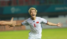 Việt Nam chiến thắng lịch sử, màu tóc bạch kim của Văn Toàn chắc chắn là màu tóc hot nhất 2018!