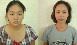 Mời mua hàng bị từ chối, hai nữ quái dàn cảnh móc túi khách nước ngoài