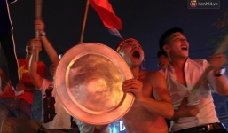 Ảnh: Cùng nhìn lại những màn ăn mừng cực chất từ các cổ động viên cả nước sau chiến thắng lịch sử của tuyển Olympic Việt Nam