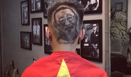 Ăn mừng chiến thắng lịch sử, CĐV khắc hình HLV Park Hang Seo lên tóc