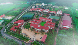 Mức học phí tại trường có hàng trăm xế hộp xếp hàng dài trong buổi họp phụ huynh