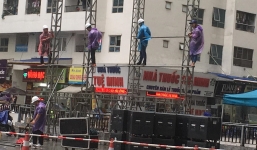 Hà Nội: Cư dân chung cư Linh Đàm thuê màn hình LED cỡ lớn cổ vũ Olympic Việt Nam đá bán kết