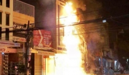 Cháy lớn trên phố sầm uất nhất Thanh Hóa, một ngôi nhà bị thiêu rụi