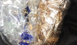 Táo tợn thuê ô tô trộm vàng bỏ trốn vẫn không thoát