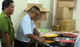 Tiêu hủy gần 2 tấn 'thuốc ho' bẩn của công ty Hotel Students