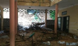 Mưa lớn làm đất đá sạt lở vùi lấp nhiều phòng học ở Thanh Hóa