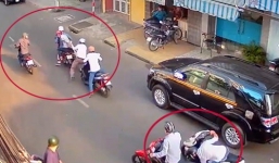 Vừa xuống xe ô tô, người phụ nữ bị cướp hơn 200 triệu đồng ở Sài Gòn