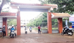 Học sinh dẫn người lạ vào trường đánh thầy giáo nhập viện