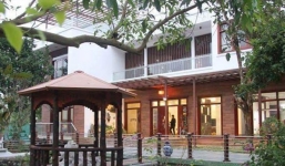 Vợ cựu Giám đốc BVĐK Hoà Bình lên tiếng về tư dinh gây xôn xao 