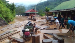 Nghệ An: Đập thủy điện xả lũ do mực nước cao lịch sử, cầu Bản Vẽ dài hơn 90m bị cuốn phăng
