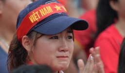 Nhiều cổ động viên nữ bật khóc khi Olympic Việt Nam hụt huy chương đồng