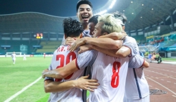 Bố mẹ các cầu thủ U23 chuẩn bị gì để đón con tại sân bay Nội Bài?