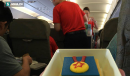 U23 Việt Nam nhận món quà đặc biệt trên chuyến bay về nước