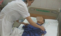 Lạng Sơn: Bố say ruợu chém con trai 7 tuổi nhập viện