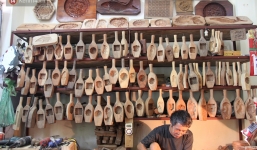 Ghé thăm người đàn ông 35 năm đẽo đục khuôn bánh Trung thu ở Hà Nội: Một khuôn gỗ đắt nhất giá 5 triệu