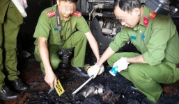 Phá cửa căn nhà cháy, phát hiện thi thể trong thùng kim loại 