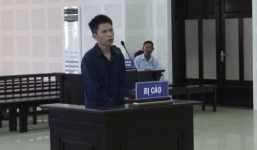 Cháu 'ngáo đá' tẩm xăng đốt chú rồi đưa đi viện cấp cứu