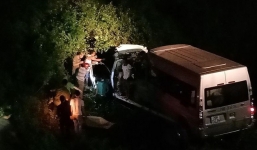 Thắp bóng đèn giải cứu 2 người tử vong kẹt trong cabin xe cứu hộ lao xuống vực