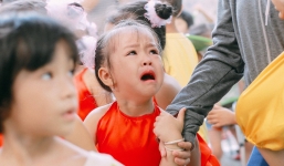 Chùm ảnh: Giọt nước mắt bỡ ngỡ và những biểu cảm khó đỡ của các em nhỏ trong ngày khai giảng
