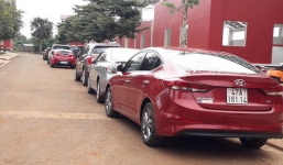 Ô tô đỗ kín đường trong lễ khai giảng ở trường tư lớn nhất Đắk Lắk