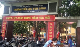 Trường bị tố lạm thu 8 triệu cho 18 khoản, Chủ tịch Hà Nội yêu cầu báo cáo