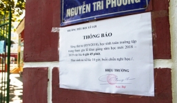 Trường học ở TT-Huế đồng loạt đóng cửa để thầy cô liên hoan, tắm biển sau khai giảng