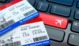 Nhận đặt mua vé máy bay cho khách đi trăng mật, ứng tiền trước xong xuôi, cô gái mới tá hỏa vì khách đòi 'bay theo lịch âm'