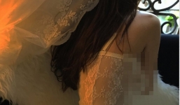 Chi Pu lộ ảnh mặc phản cảm gây tranh cãi 