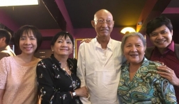 Nghệ sĩ Lê Bình rạng rỡ đi xem phim cùng đồng nghiệp dù đang điều trị ung thư