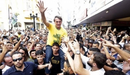 Ứng viên tổng thống Brazil bị đâm suýt chết khi đang vận động tranh cử